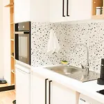 Matisse No3 - One Bedroom With Balcony *