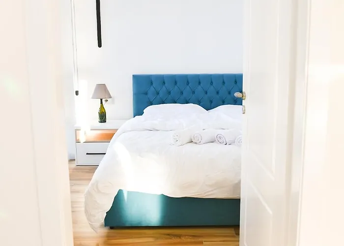 Matisse No3 - One Bedroom With Balcony *